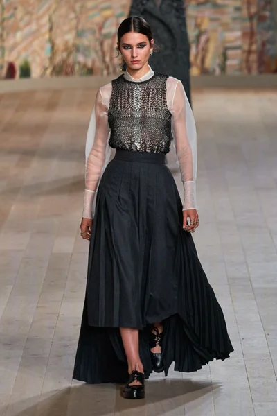 Look 13